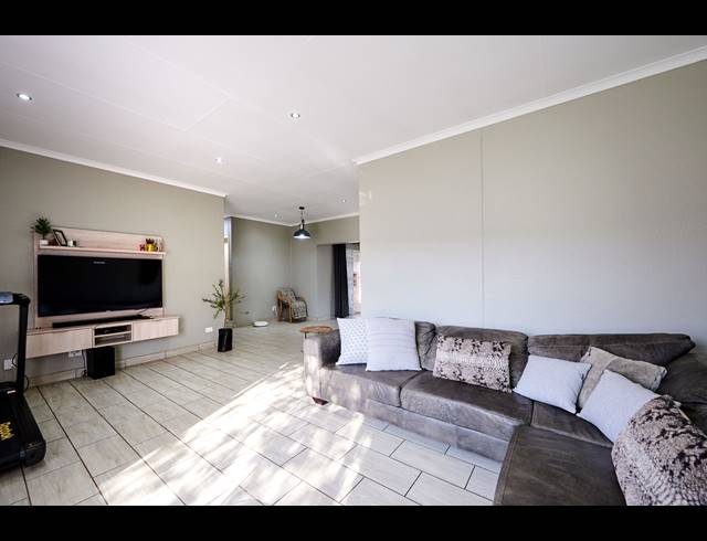 3 BEDROOM HOUSE FOR SALE IN VORNA VALLEY